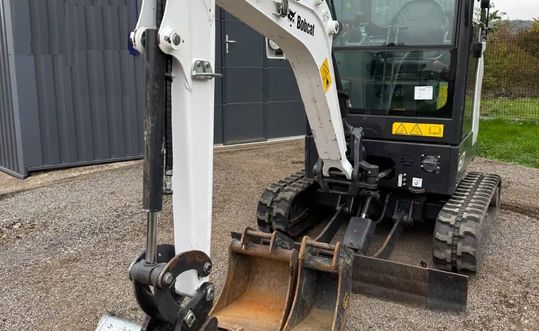 fb390672-11b4-4d8d-aa89-747a667d2bd7 Mini Pelle BOBCAT E17 + 3 Godets GEITH – 1,71T – 2021 – Image 1