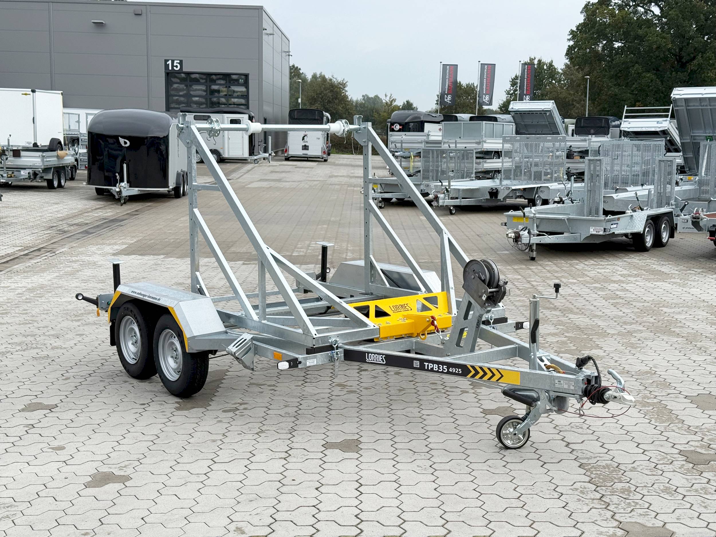 LORRIES TPB35-4925 HANDSEILWINDE 280X165CM 3500KG KABELTROMMELANHNGER_3 Remorque LORRIES TPB35-4925 | TREUIL MANUEL 280 × 165 cm, 3 500 kg, support pour tambour de câble – Image 1